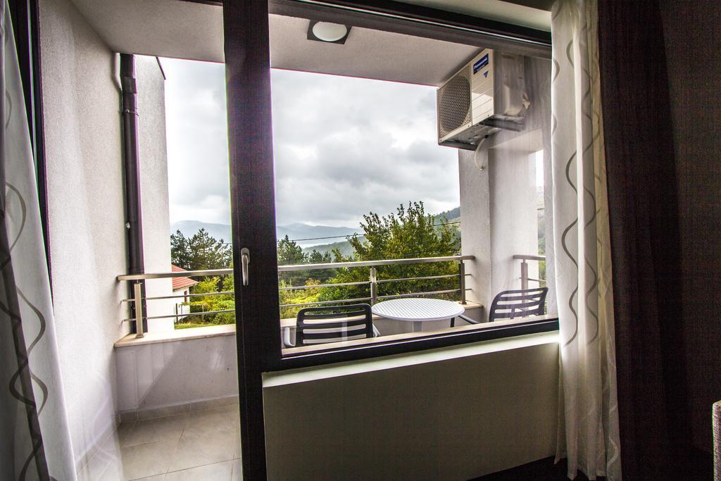 Family Hotel Friends Villa Enchets Room photo