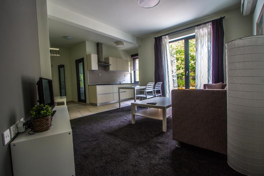 Family Hotel Friends Villa Enchets Room photo